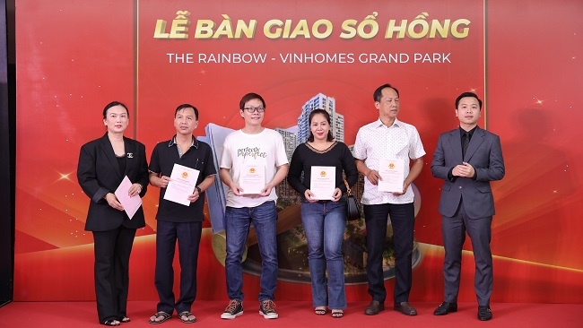 Phân khu The Rainbow – Vinhomes Grand Park chính thức bàn giao hơn 1000 sổ hồng