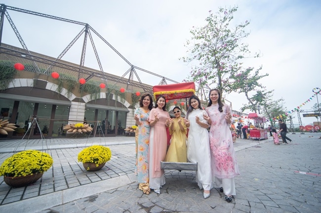 Khai mạc đường hoa xuân lớn nhất phía Tây Hà Nội - Home Hanoi Xuan 2024 tại Mailand Hanoi City 4