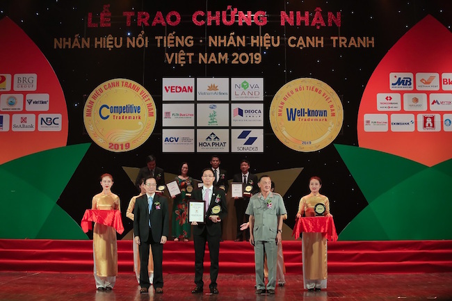 Văn Phú - Invest được vinh danh ‘Top 50 Nhãn hiệu Nổi tiếng Việt Nam’ 1