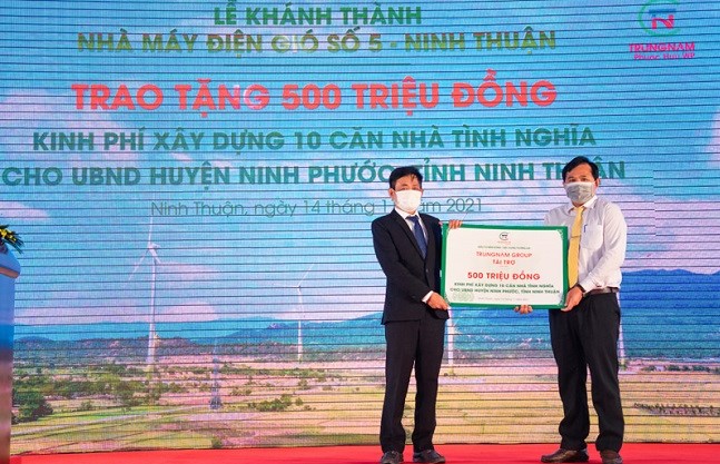 Trungnam Group dành tặng 10 căn nhà tình nghĩa cho những gia đình có hoàn cảnh khó khăn tại địa phương với tổng số tiền ủng hộ 500 triệu đồng