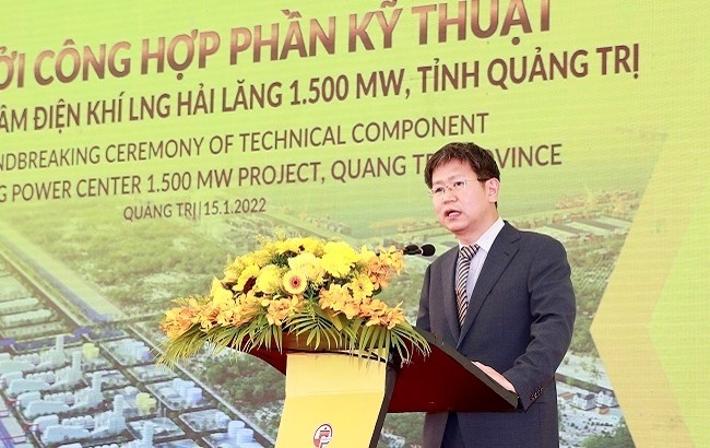 Ông Shin Byung Chul - Phó Chủ tịch cấp cao Công ty CP năng lượng Hanwha thay mặt tổ hợp nhà đầu tư phát biểu.