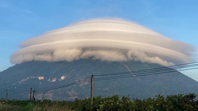 “Nón mây” và những khoảnh khắc thiên nhiên tuyệt diệu từng xuất hiện trên đỉnh Bà Đen