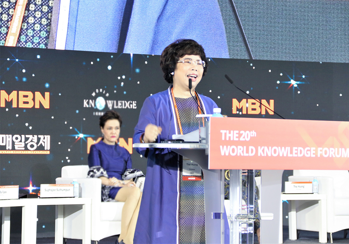 Khoảnh khắc nữ doanh nhân Việt được tôn vinh với giải thưởng danh giá tại diễn đàn tri thức thế giới 2019 3