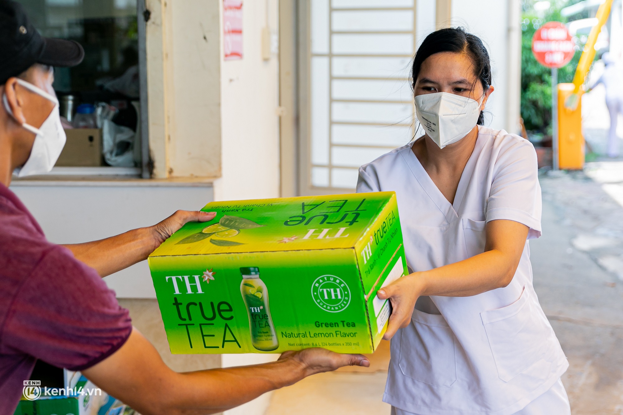 Hưởng ứng lời kêu gọi ủng hộ chống dịch, hơn 500.000 sản phẩm tốt cho sức khỏe của Tập đoàn TH tiếp tục được trao tặng tới TP HCM