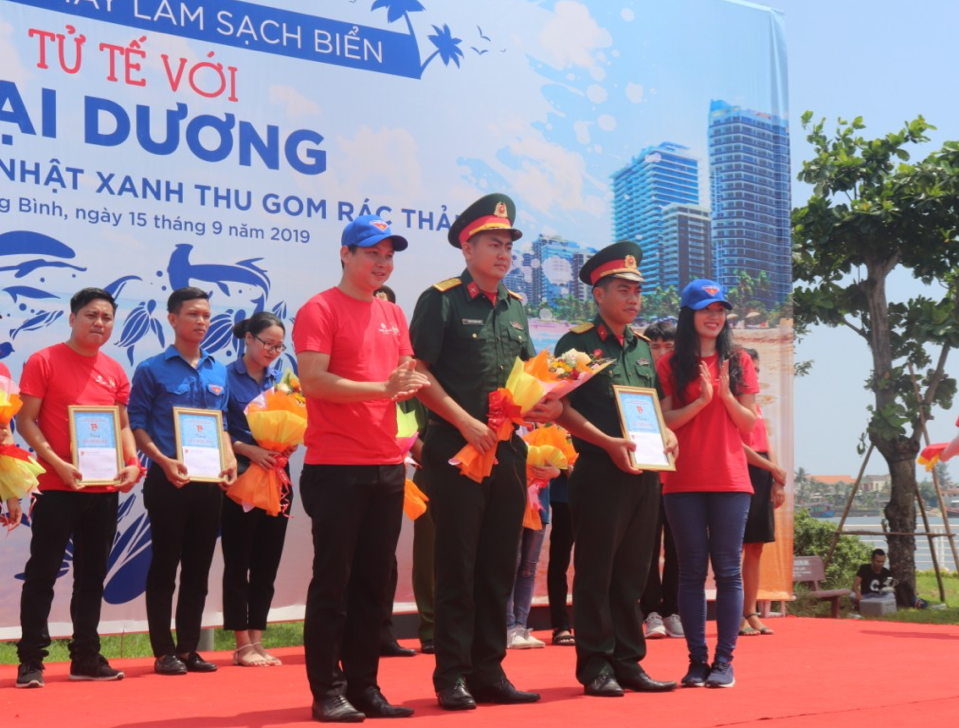 Quảng Bình: 1.000 thanh niên xung kích tham gia chiến dịch làm sạch biển 8