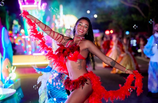 Đà Nẵng “bùng nổ” trong đêm mở màn lễ hội Carnival đường phố Sun Fest 4