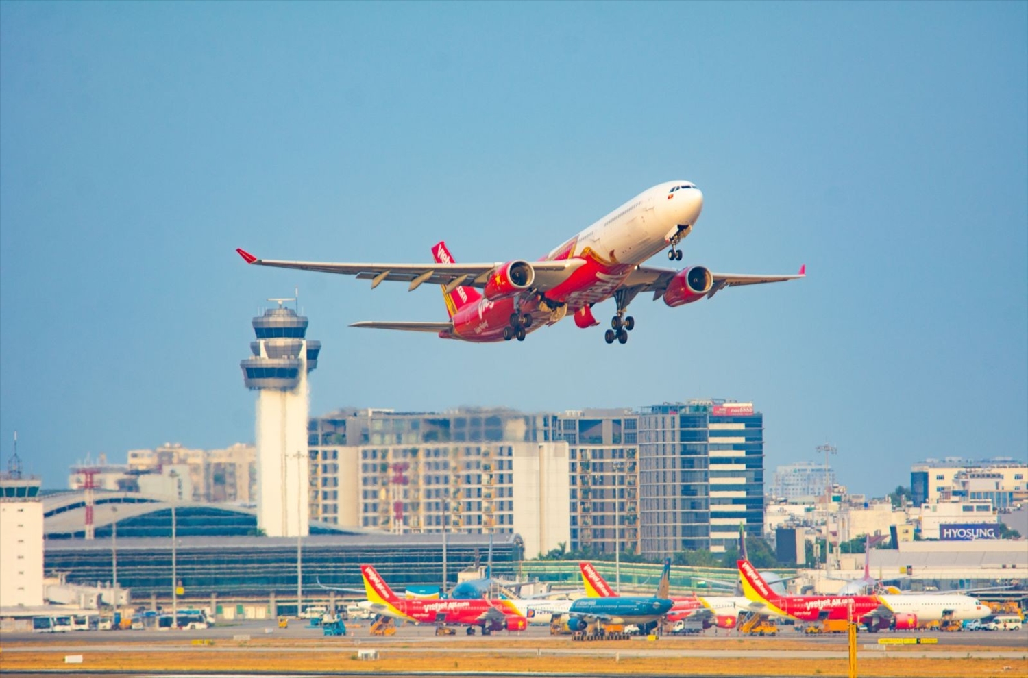 Doanh thu vận tải hàng không của Vietjet lần đầu vượt 53 nghìn tỉ đồng