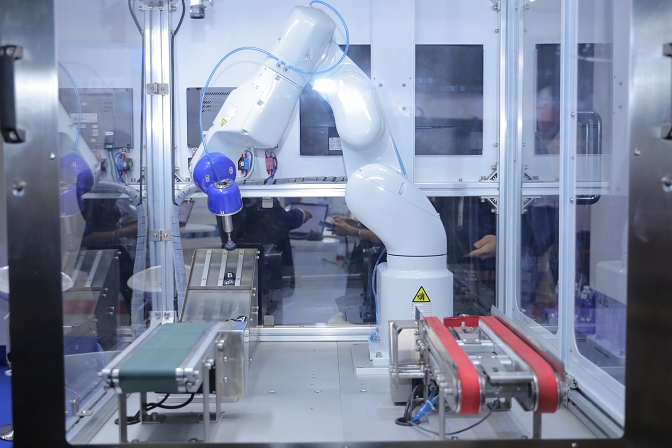 Epson lần đầu tiên giới thiệu robot công nghiệp tại khu vực phía Nam