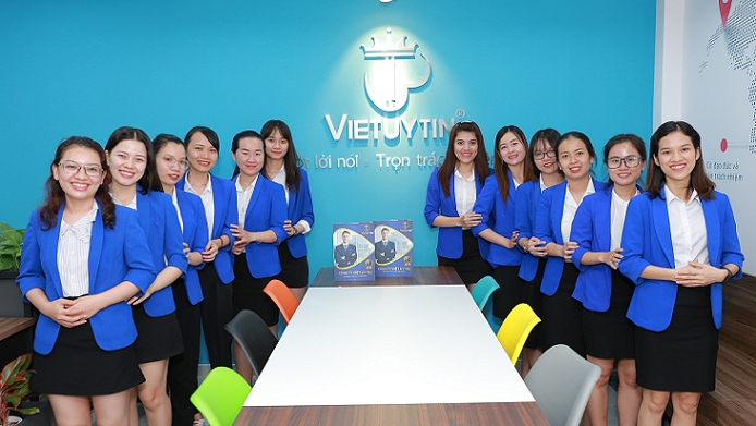 Việt Uy Tín: Hành trình 10 năm xây dựng Hệ thống Dịch thuật - Visa 1