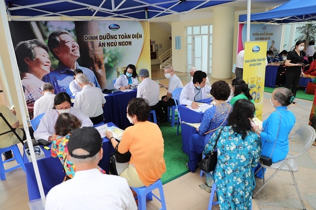Vinamilk chăm sóc sức khỏe cho 10 ngàn người cao tuổi tại 27 tỉnh thành cả nước 3