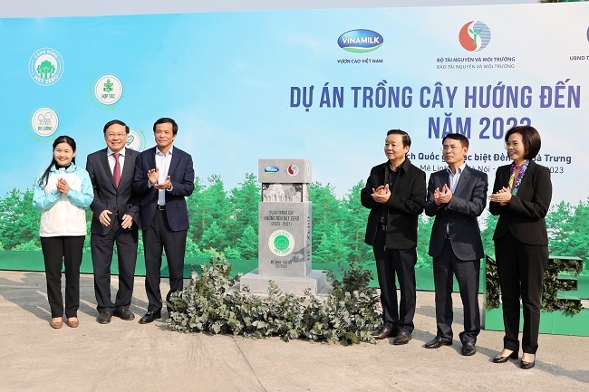 Vinamilk khởi động "Hành trình Net Zero 2050" với sự kiện trồng cây tại Hà Nội 2