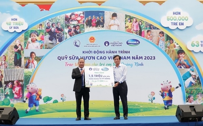 Khởi động Quỹ sữa vươn cao Việt Nam 2023: Tiếp tục trao 1,5 triệu hộp sữa cho gần 17.000 trẻ em