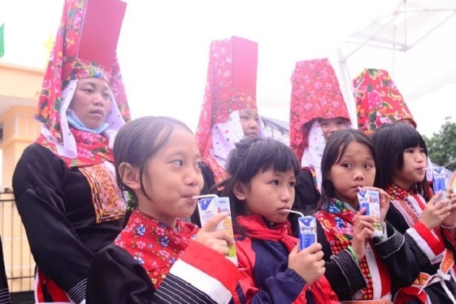Khởi động Quỹ sữa vươn cao Việt Nam 2023: Tiếp tục trao 1,5 triệu hộp sữa cho gần 17.000 trẻ em 9