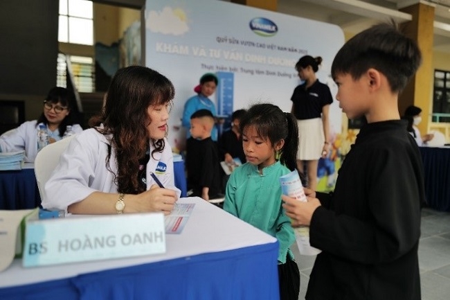 Khởi động Quỹ sữa vươn cao Việt Nam 2023: Tiếp tục trao 1,5 triệu hộp sữa cho gần 17.000 trẻ em 5